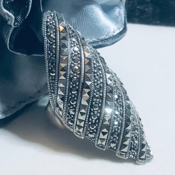 Vintage Lucent Swarovski Marcasite Ring - Picture 2 of 13